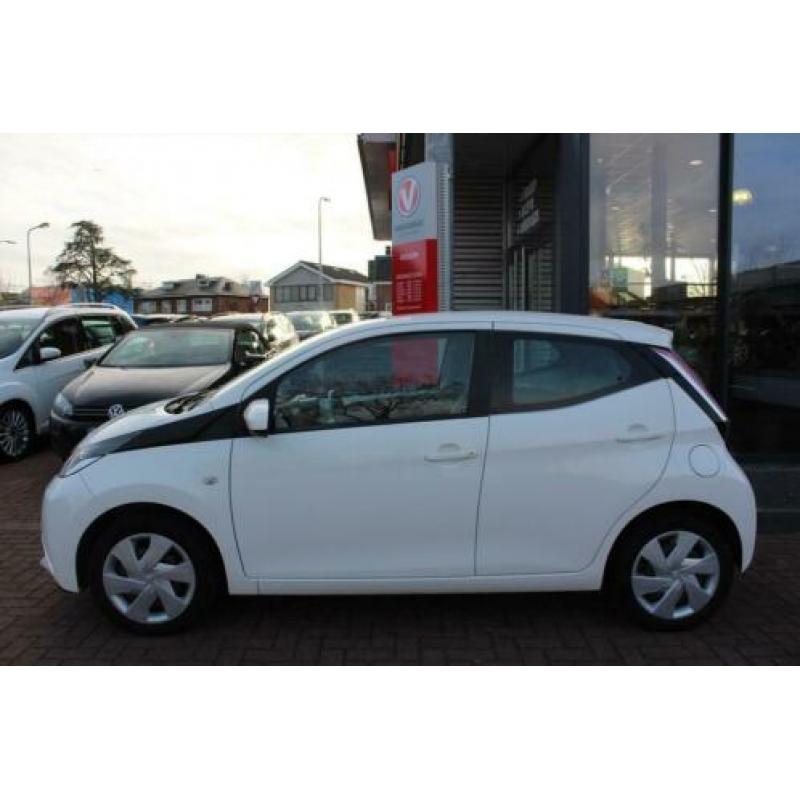Toyota Aygo 1.0 VVT-i 69pk 5D x-play Camera
