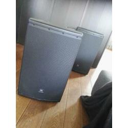 Jbl eon615 met beschermhoezen (1000W piek /speaker)