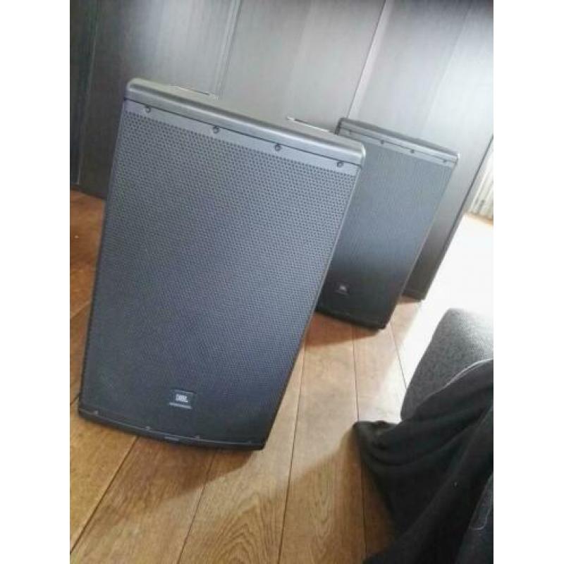 Jbl eon615 met beschermhoezen (1000W piek /speaker)