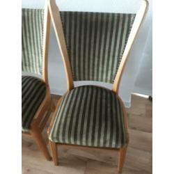 4 houten eetkamerstoelen