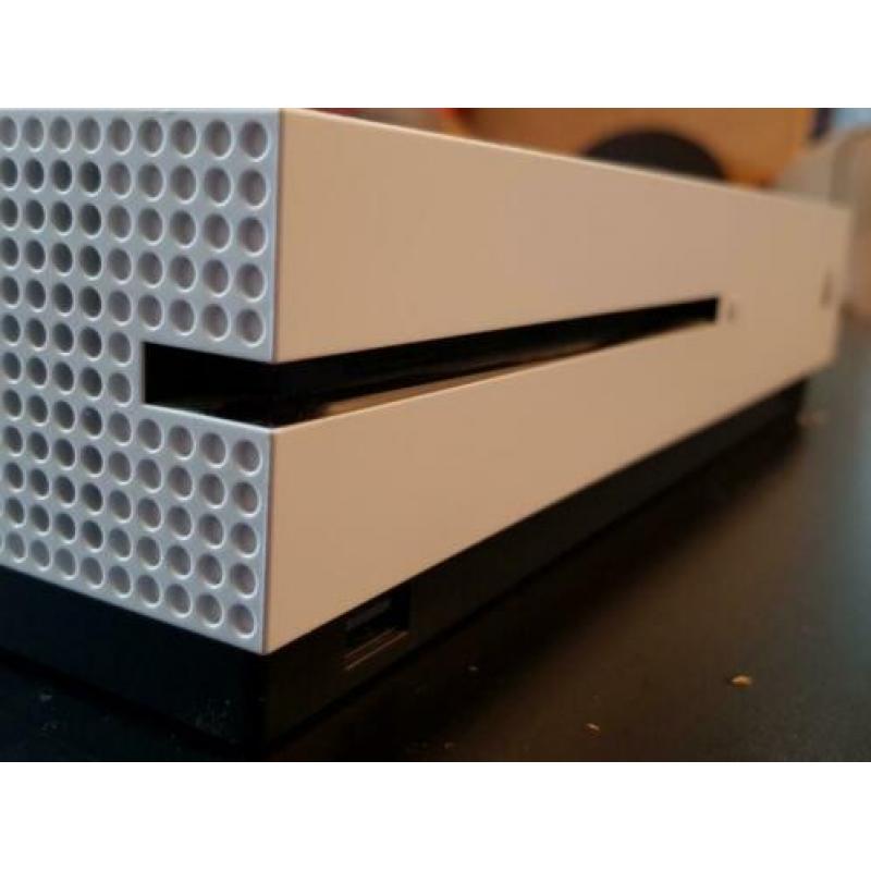 Xbox One S 500GB + controller