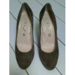 Mooie bruine suede Unisa pumps maat 39