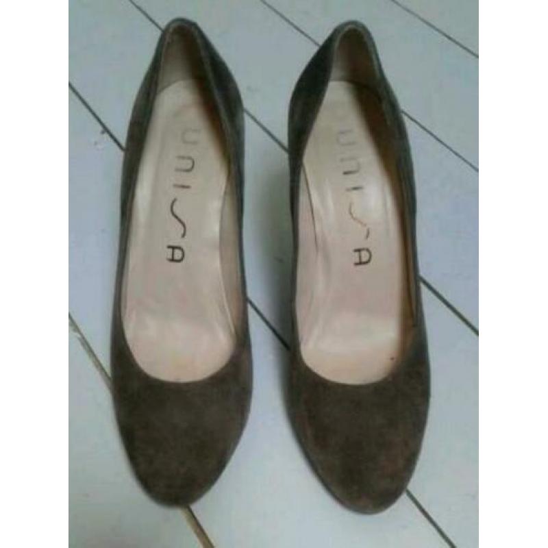 Mooie bruine suede Unisa pumps maat 39