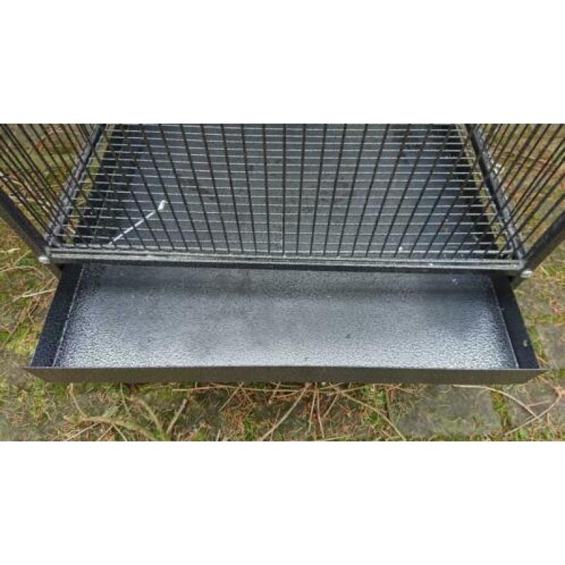 Grote vogelkooi incl. Kooi accessories. Kan ook zonder dak.
