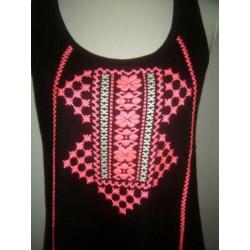LEUKE en TRENDY zwarte top met roze borduursel mt. M - nieuw