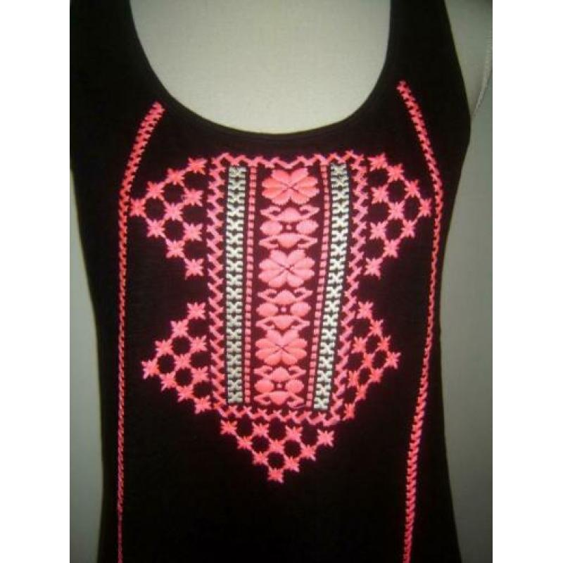 LEUKE en TRENDY zwarte top met roze borduursel mt. M - nieuw