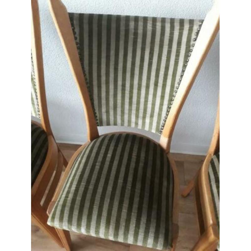 4 houten eetkamerstoelen