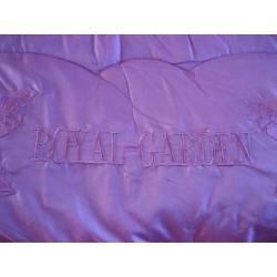 Patchwork quilt / sprei / met opgeborduurde bloemen /bedspre