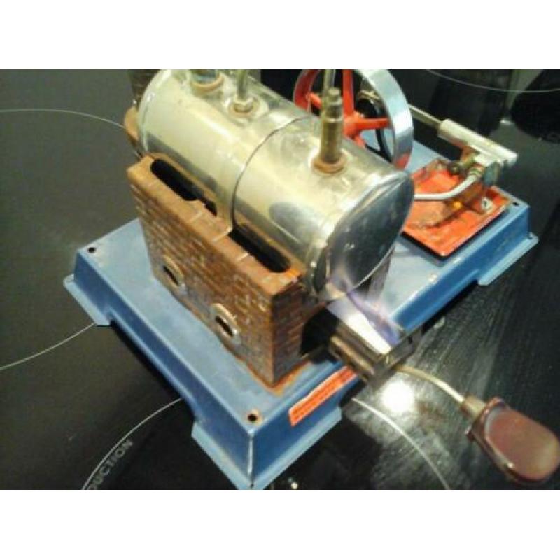 Oude werkende stoommachine Wilesco D5