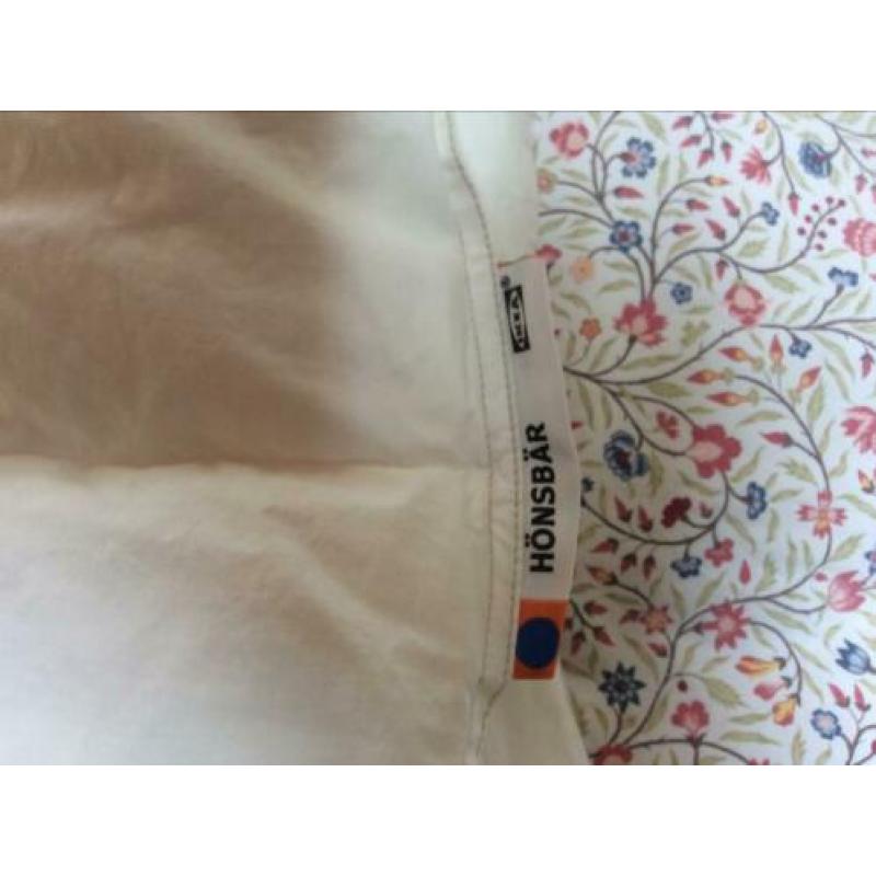 Complete bedset, 2 dekbedden en 2 overtrekken, kussen gratis
