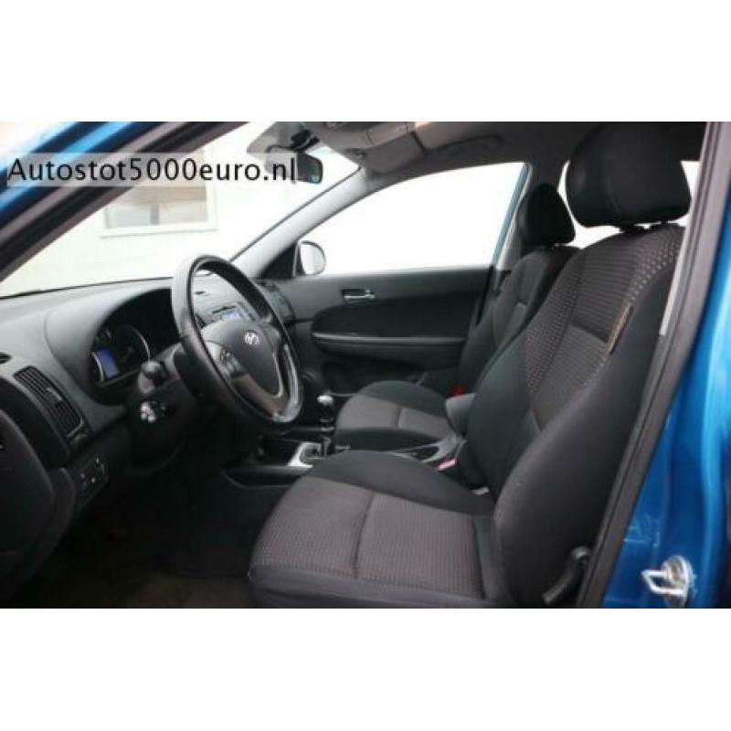 Hyundai i30 1.6i CVVT Dynamic Luxe 5DRS,AircoAudio !