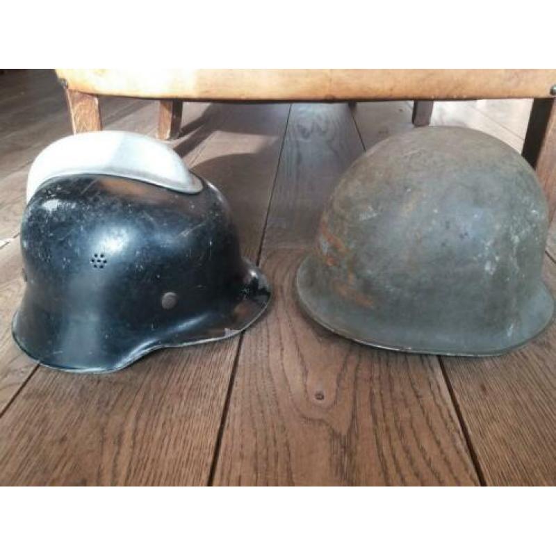 2 oude helmen