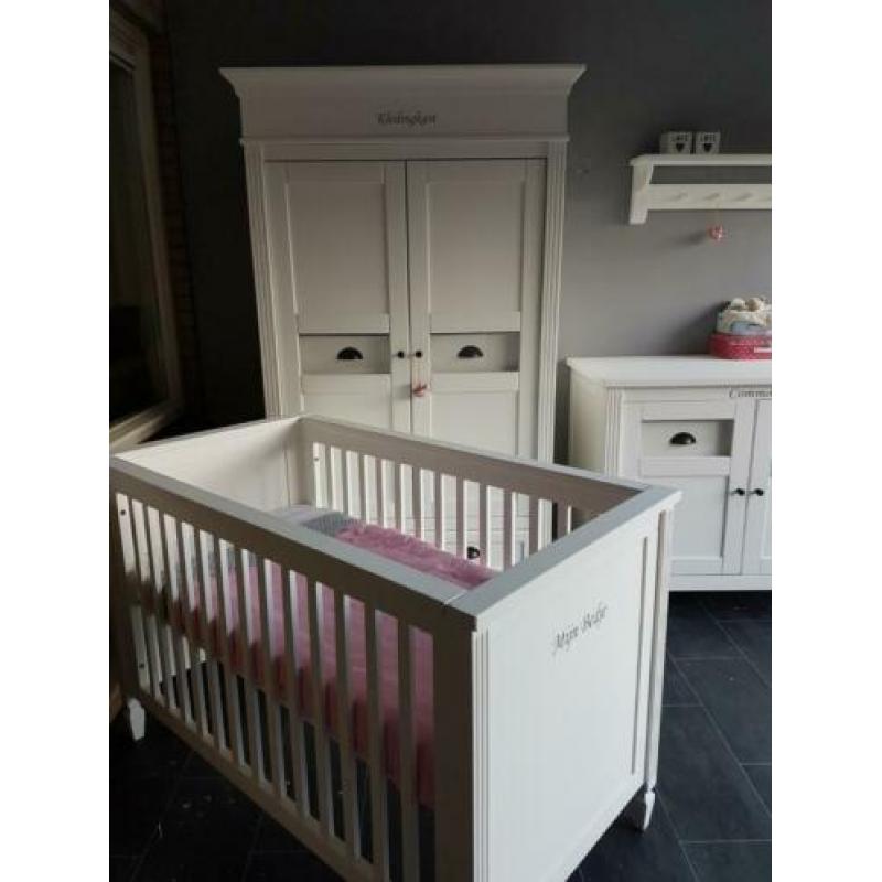 Landelijk gerestylde massief houten babykamer 3 delig