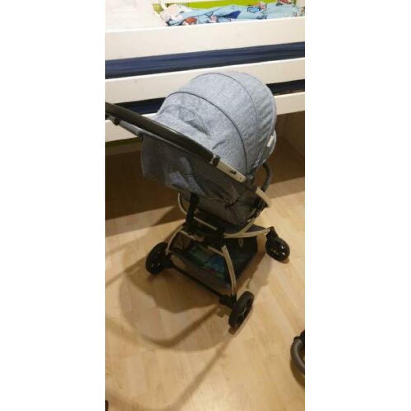 Zeer fijne en nette buggy (met 1 hand te sturen)
