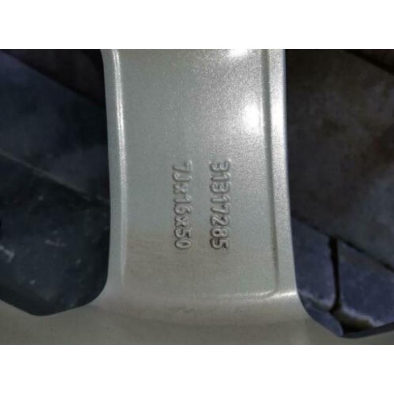 4x Volvo lichtmetalen Velgen en 4x Michelin 205/55/R16