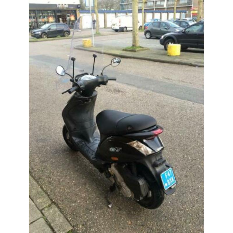 Piaggio zip Bj. 2014 zwart snor