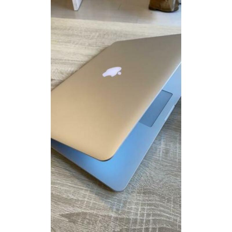 Apple MacBook Pro 15 Inch Mid 2015/ 512GB/ 2.5GHz i7 Met Bon