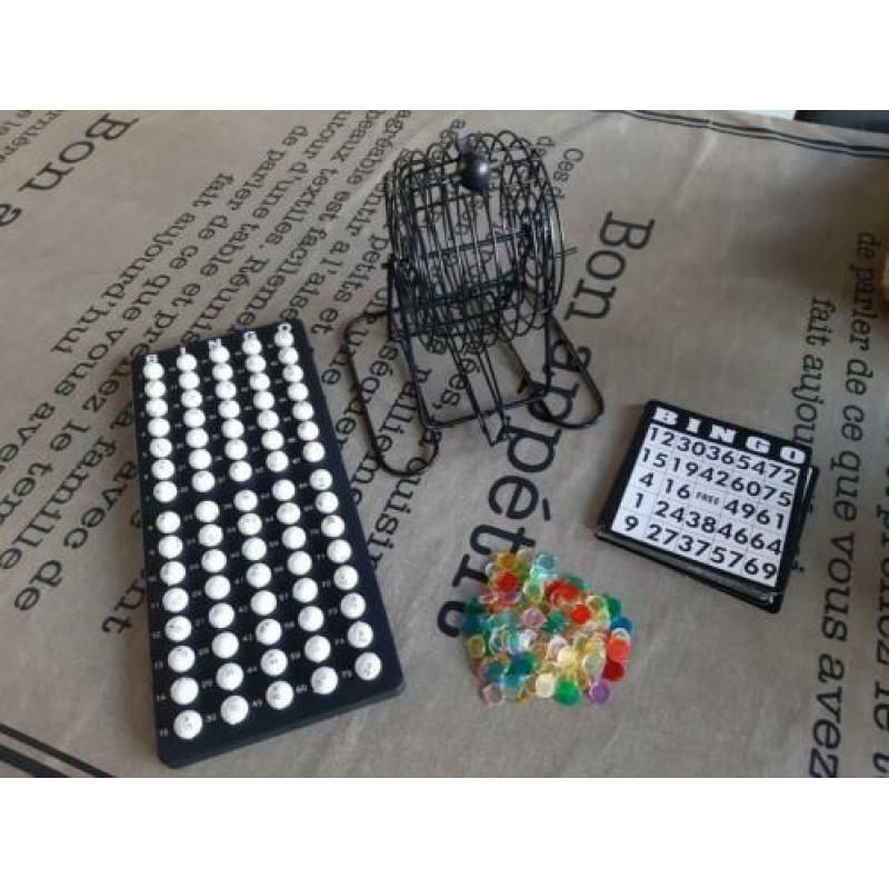 Bingo set helemaal compleet met kaarten en markers!