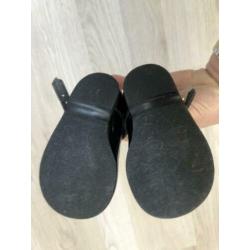 Schattige zwarte lak baby schoentjes