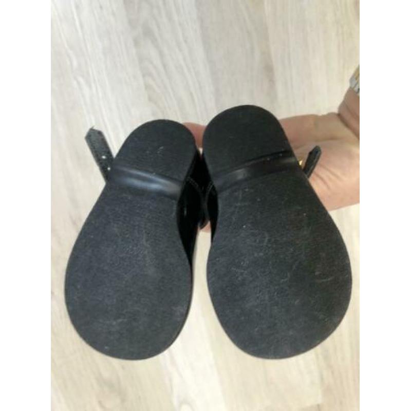 Schattige zwarte lak baby schoentjes