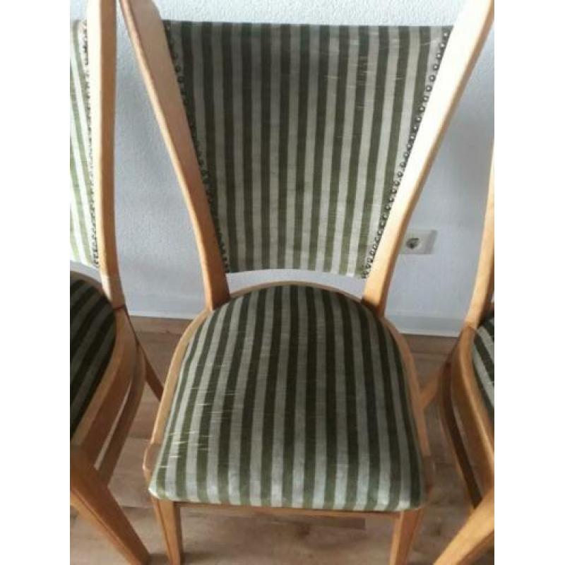 4 houten eetkamerstoelen