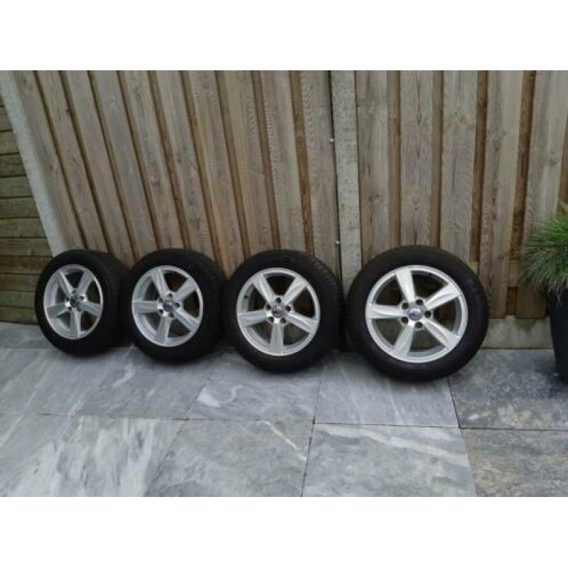 4x Volvo lichtmetalen Velgen en 4x Michelin 205/55/R16