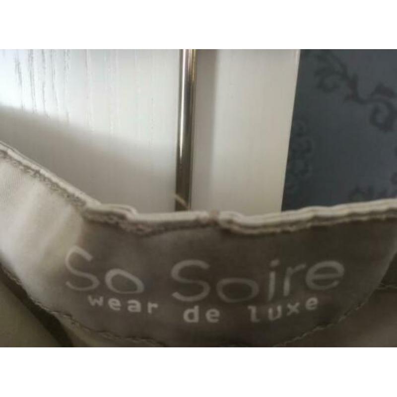 Beige. Broek. Driekwart. Beige. Maat 42.