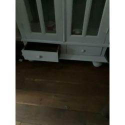 Hele gave, oude vitrinekast