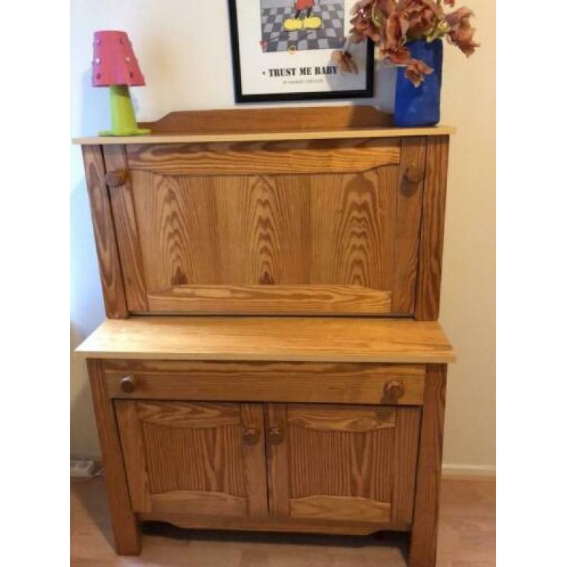 Commode van grenenhout