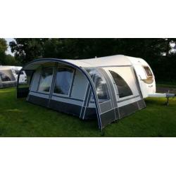 Fortex grote voortent komt van een hobby 560 prestige.