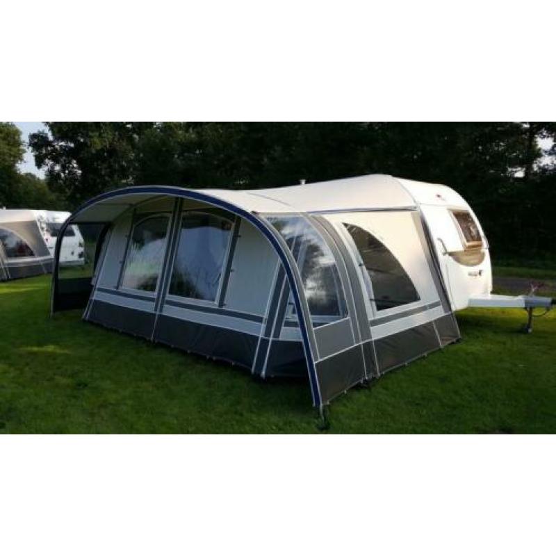 Fortex grote voortent komt van een hobby 560 prestige.