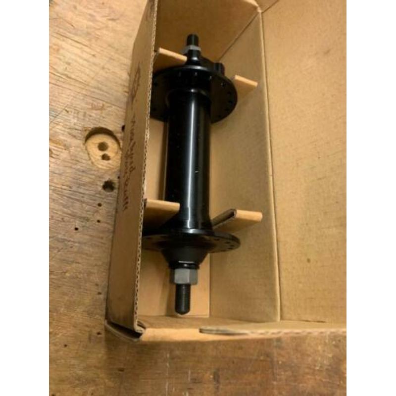 voorwiel as Ruff Cycles Wide hub
