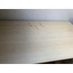 Bureau met ladekastje op wielen