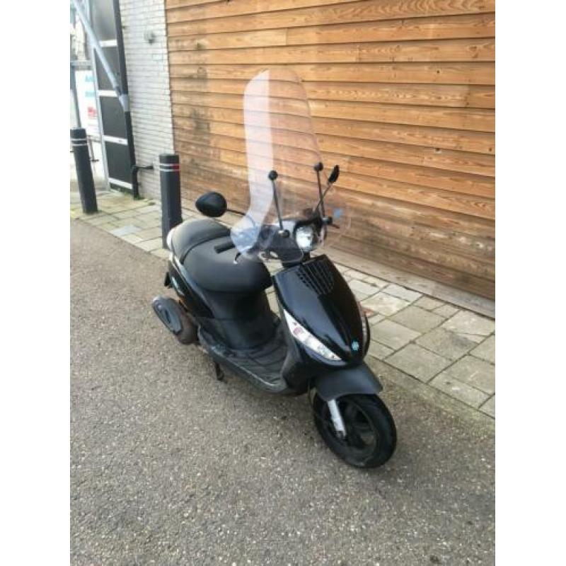 Piaggio zip Bj. 2014 zwart snor