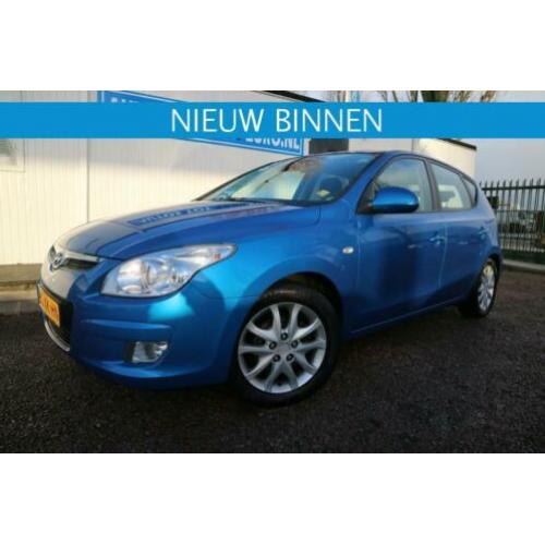 Hyundai i30 1.6i CVVT Dynamic Luxe 5DRS,AircoAudio !