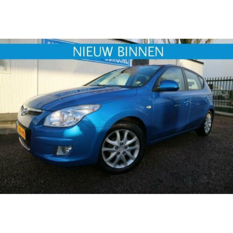 Hyundai i30 1.6i CVVT Dynamic Luxe 5DRS,AircoAudio !
