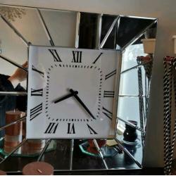 Groot spiegel klok