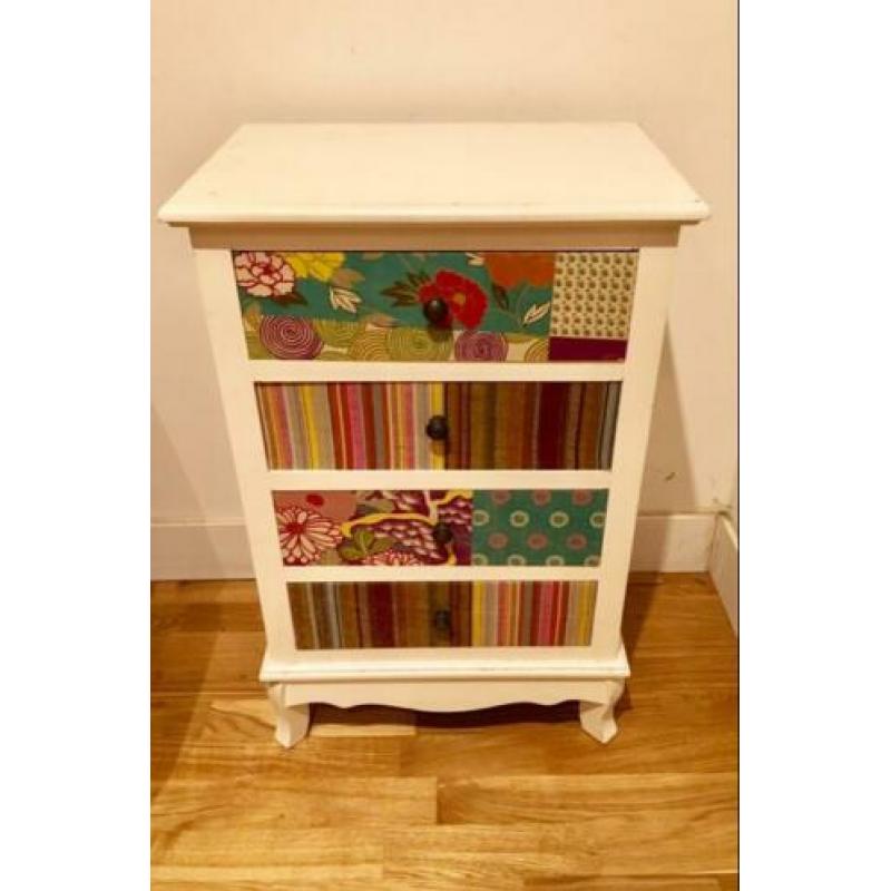 Mooi ladekastje voor kinderkamer