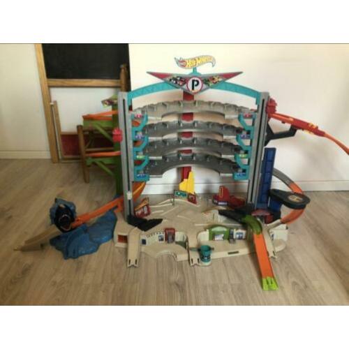 Hotwheels hot wheels garage + extra’s