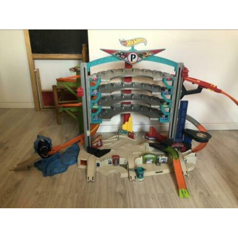 Hotwheels hot wheels garage + extra’s