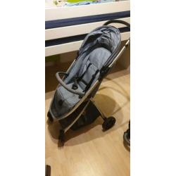 Zeer fijne en nette buggy (met 1 hand te sturen)
