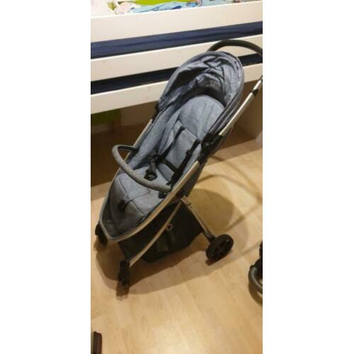 Zeer fijne en nette buggy (met 1 hand te sturen)