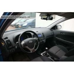 Hyundai i30 1.6i CVVT Dynamic Luxe 5DRS,AircoAudio !