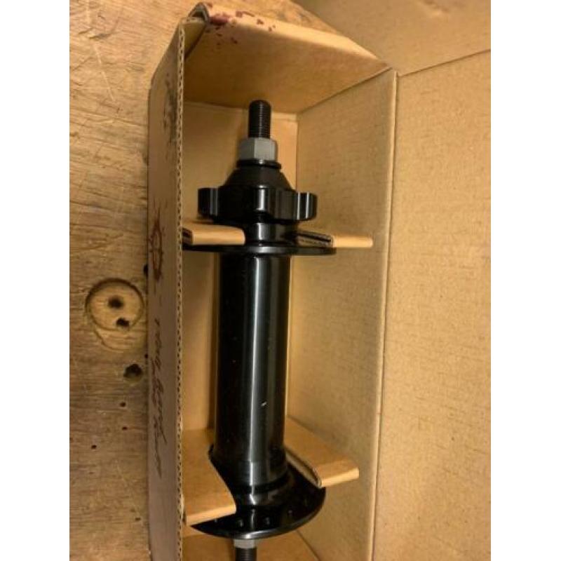 voorwiel as Ruff Cycles Wide hub