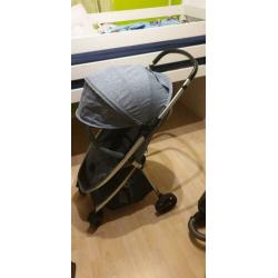 Zeer fijne en nette buggy (met 1 hand te sturen)