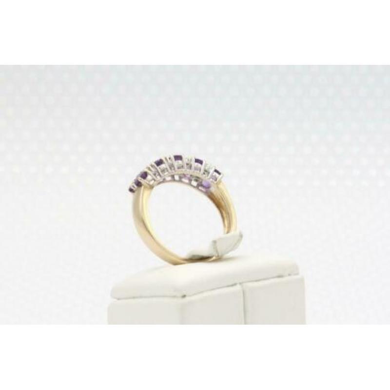 Gouden ring met amethist en diamant.Maat: 17.5.Nr: 2020/137.