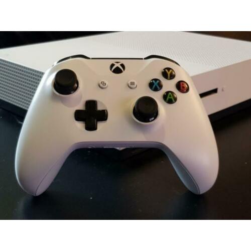 Xbox One S 500GB + controller