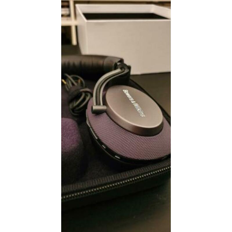 Bowers & Wilkins PX
