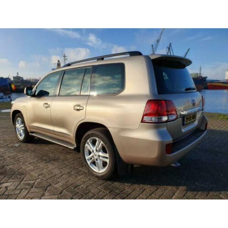 Toyota LAND CRUISER (200 SERIES) V8 4.5 D-4D Autom. 7p