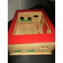 Grote zware houten stal/garage.